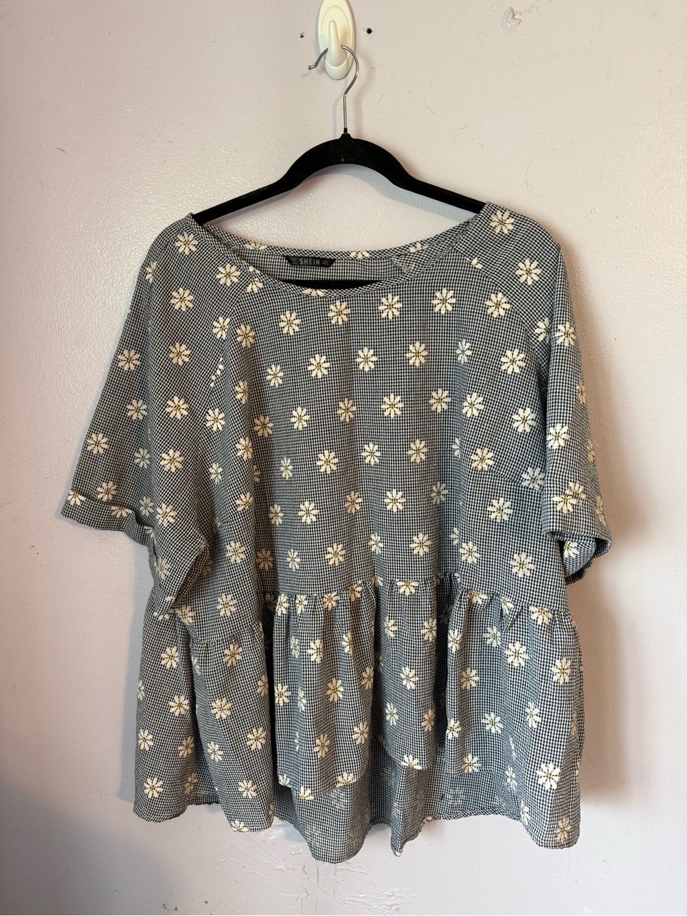 SHEIN Gray & Cream Floral Peplum Tunic Top